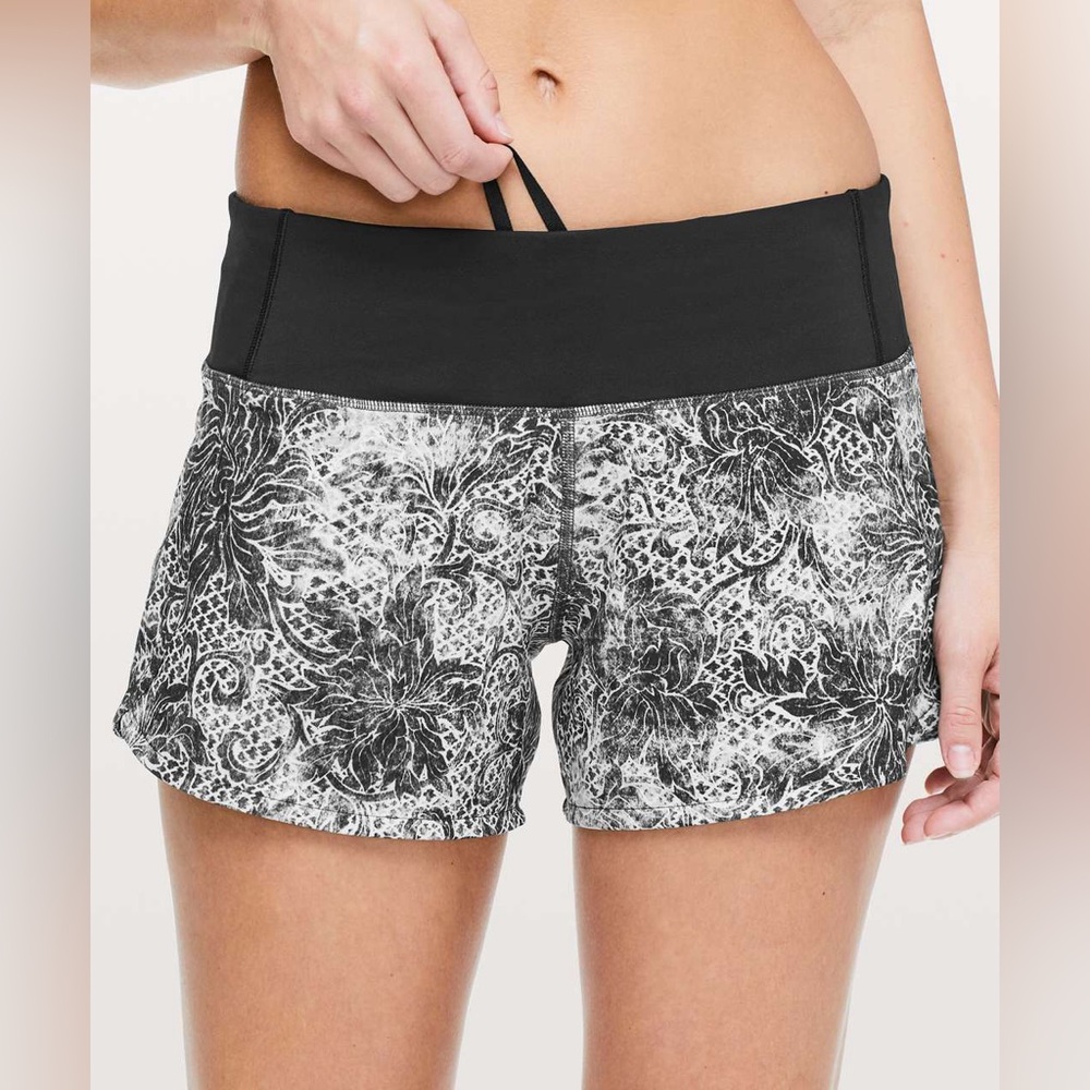 Lululemon Run Times Short Lined‎ 4" Serigraph Alpine White Black 2 Run Running